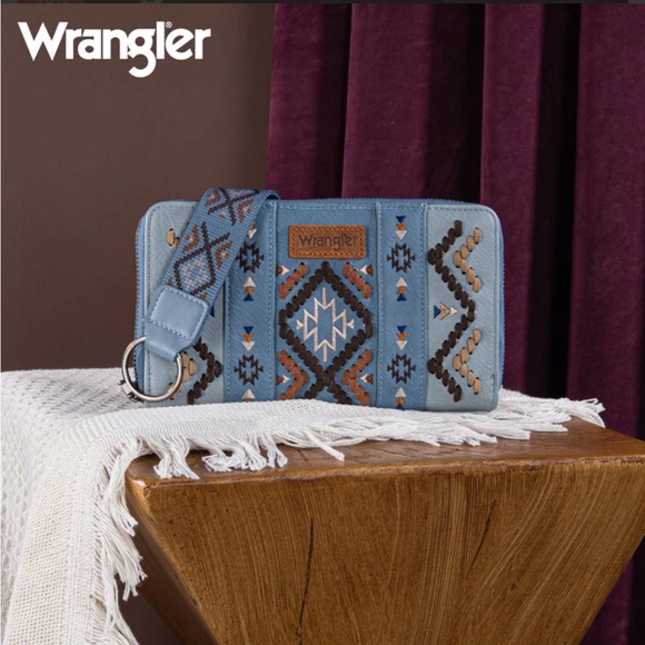 Wrangler Handbags - Wrangler Aztec Embroidered Wallet-Wristlet 🍁Sept Sale